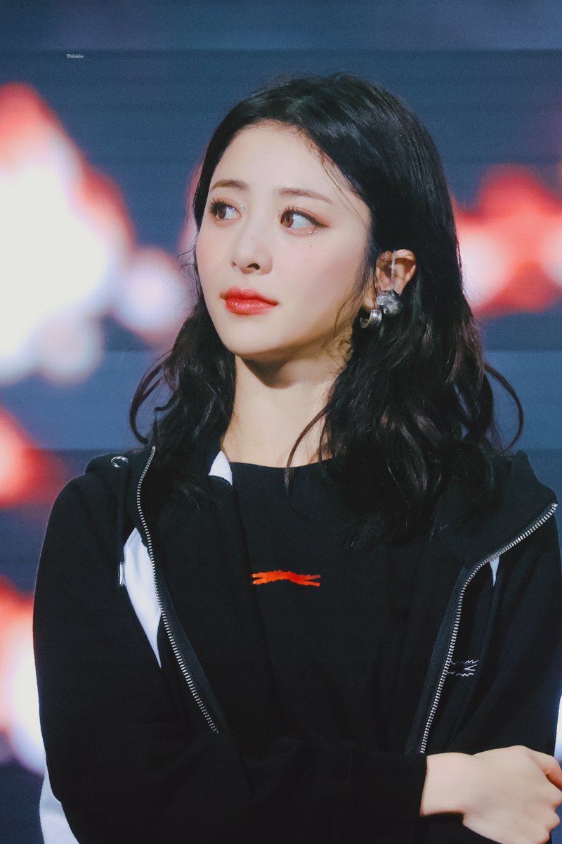 르세라핌 윤진1_4.jpg