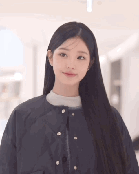 오늘자 장원영 더현대 SJSJ 매장 방문 기사사진