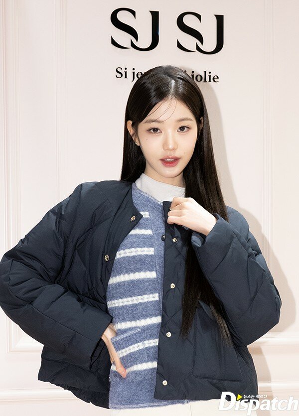 오늘자 장원영 더현대 SJSJ 매장 방문 기사사진