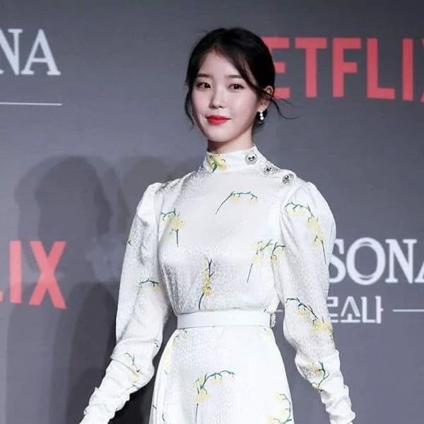 아이유2_1.webp.jpg