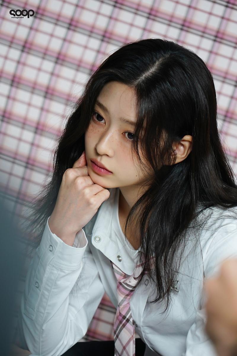 주근깨 메이크업 한 김민주 화보.jpg1_11.jpg