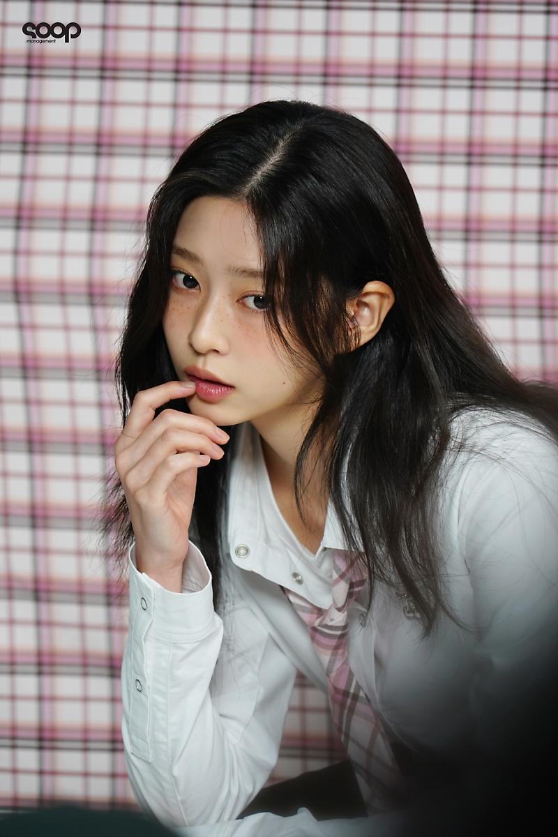 주근깨 메이크업 한 김민주 화보.jpg1_10.jpg
