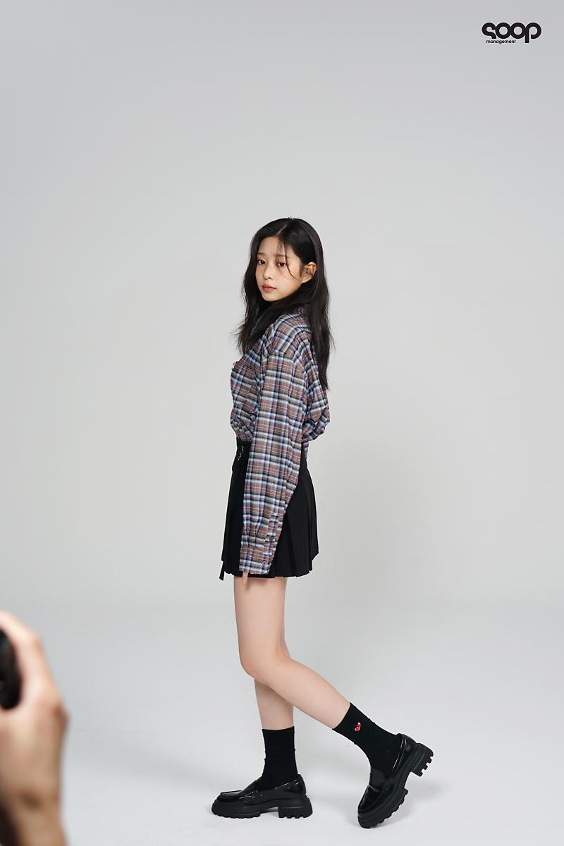주근깨 메이크업 한 김민주 화보.jpg1_3.jpg