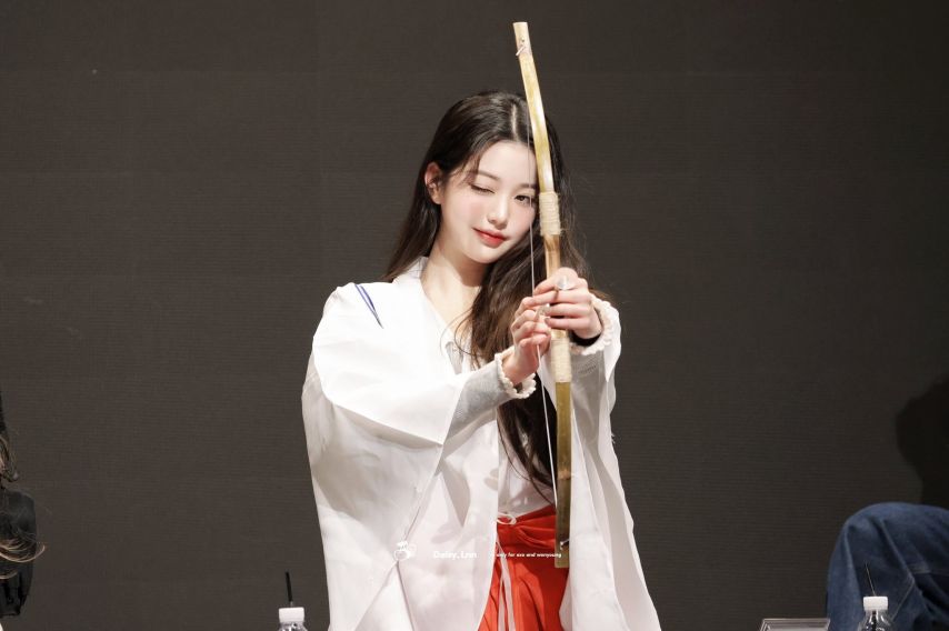 아이브 장원영 팬싸인회 고화질 직찍1_3.jpg