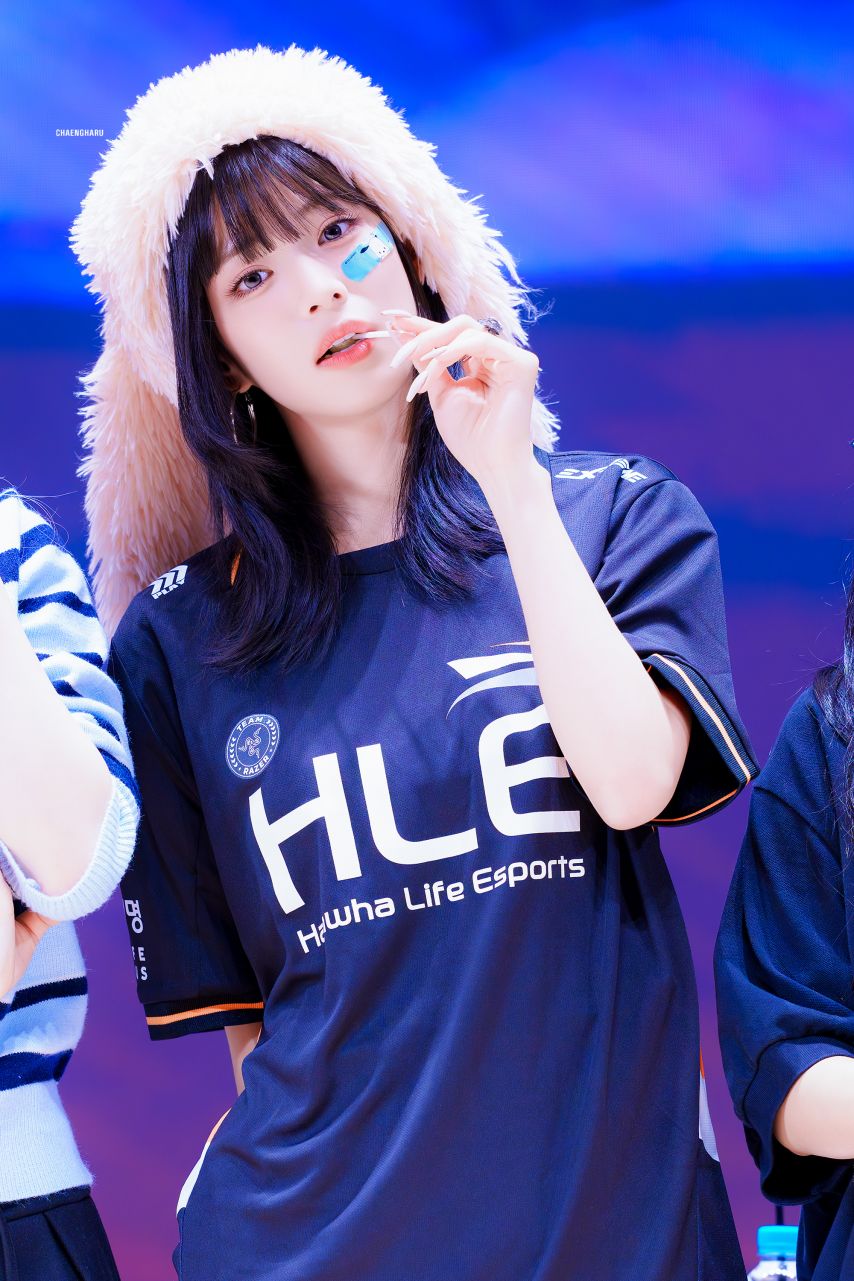 프로미스나인 이채영1_1.jpg