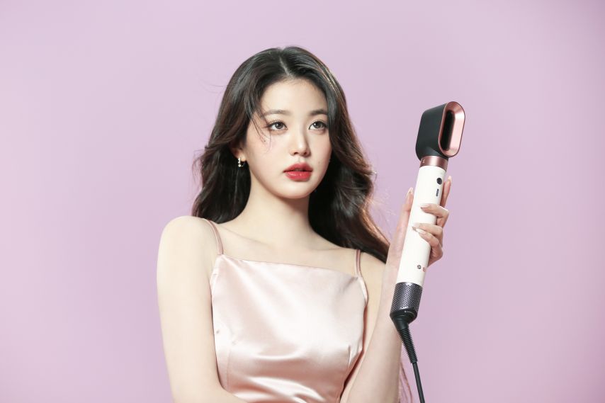 아이브 장원영 X ‘dyson’ 광고 촬영 현장 비하인드1_5.jpeg