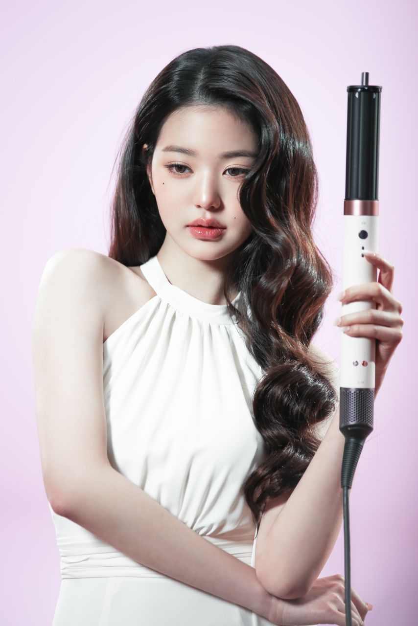 아이브 장원영 X ‘dyson’ 광고 촬영 현장 비하인드1_4.jpeg