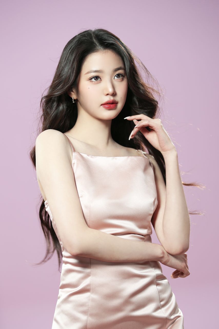 아이브 장원영 X ‘dyson’ 광고 촬영 현장 비하인드1_7.jpeg