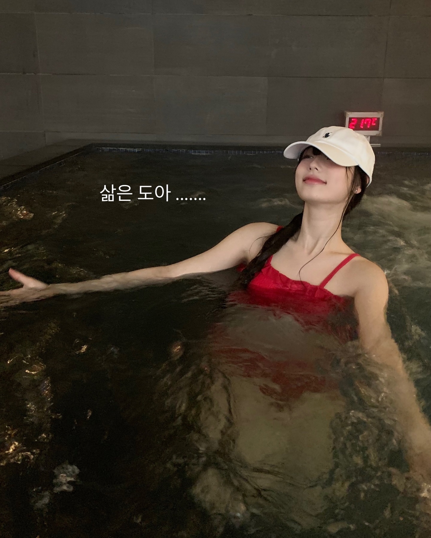 프듀48 김도아 빨간 비키니 몸매와 미모 근황 - 인스타3.jpg