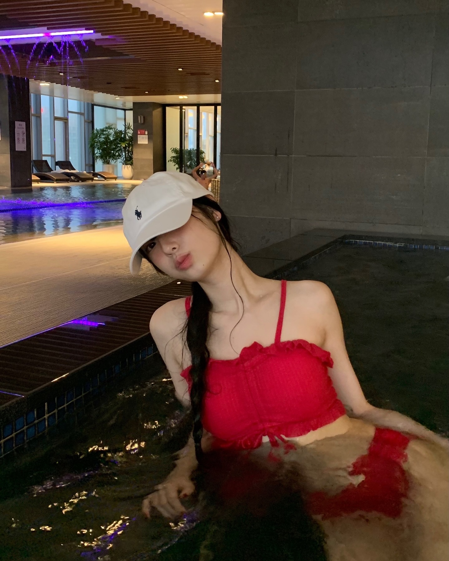 프듀48 김도아 빨간 비키니 몸매와 미모 근황 - 인스타2.jpg