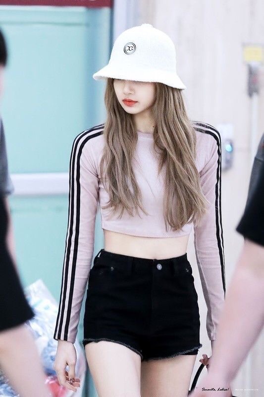 블랙핑크 리사1_3.jpg