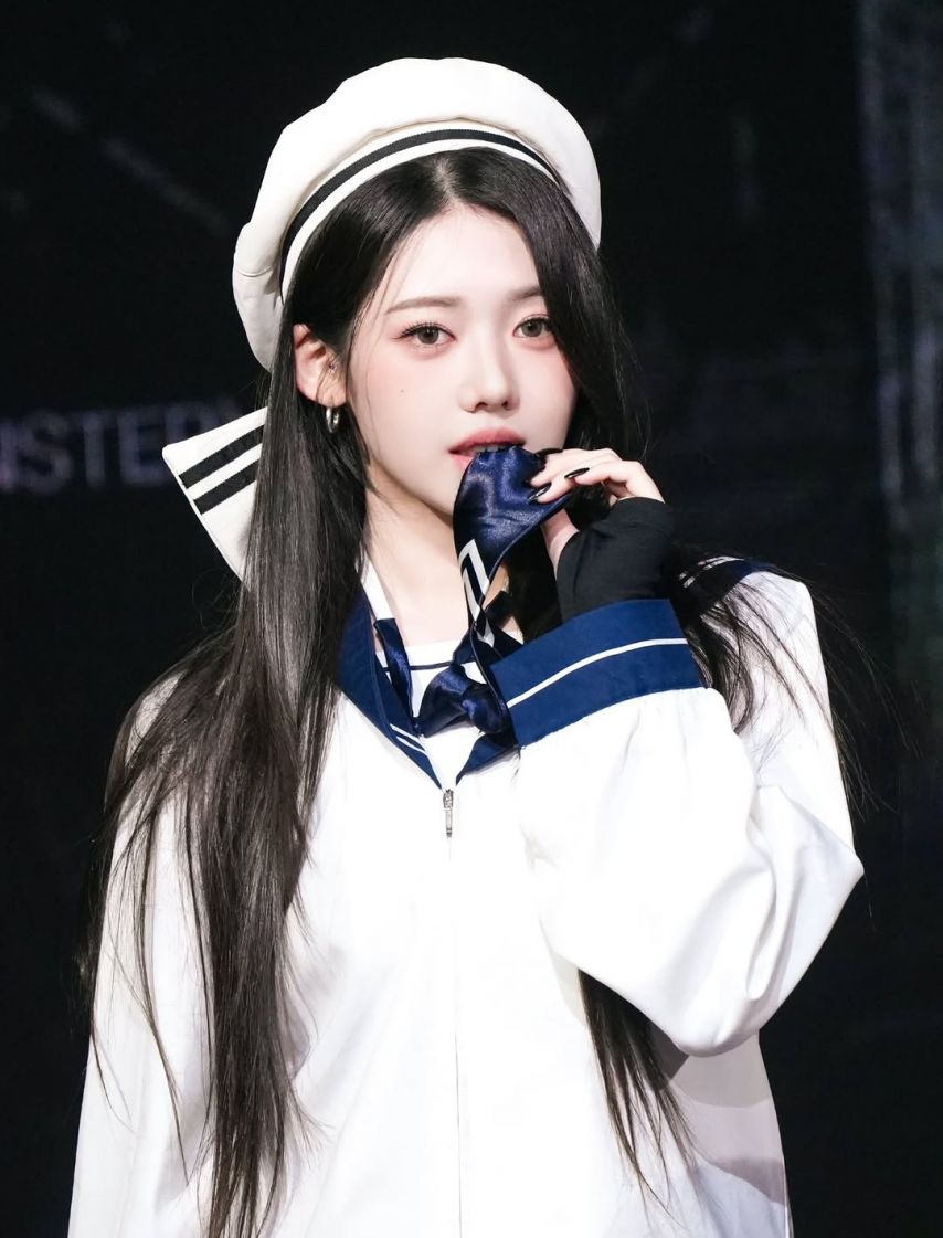 BABYMONSTER (베이비몬스터) 로라 (2)