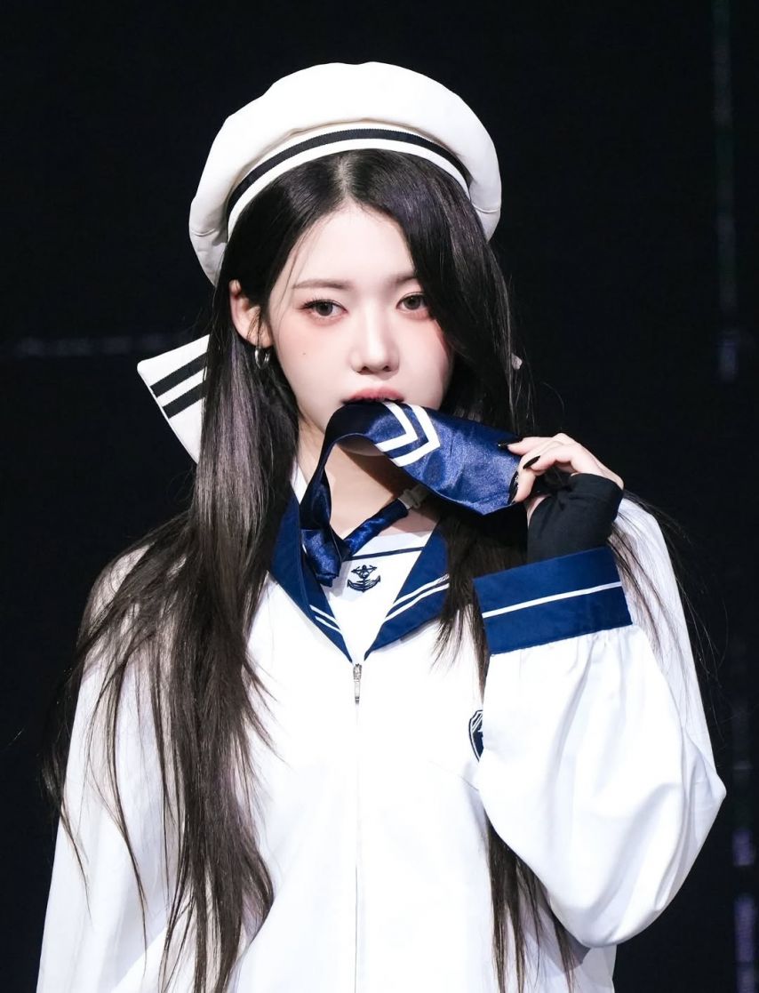 BABYMONSTER (베이비몬스터) 로라 (1)