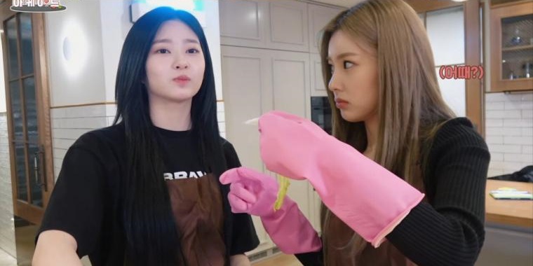    김치 먹고 뭔가 이상함을 느낀 민주