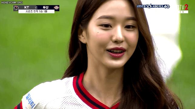 [아이브] 프로야구 개막 특집 장원영 시구1_3.png.jpg