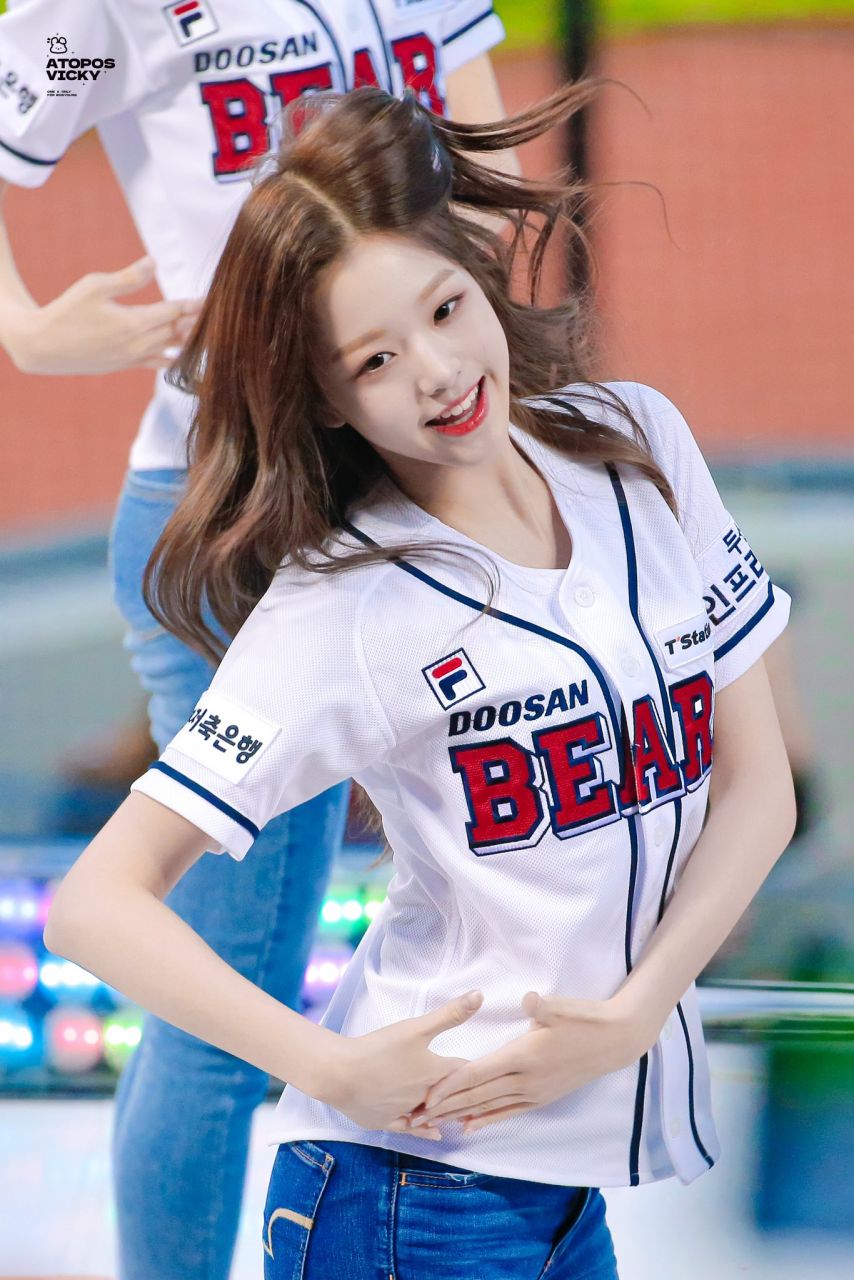 [아이브] 프로야구 개막 특집 장원영 시구1_13.jpg