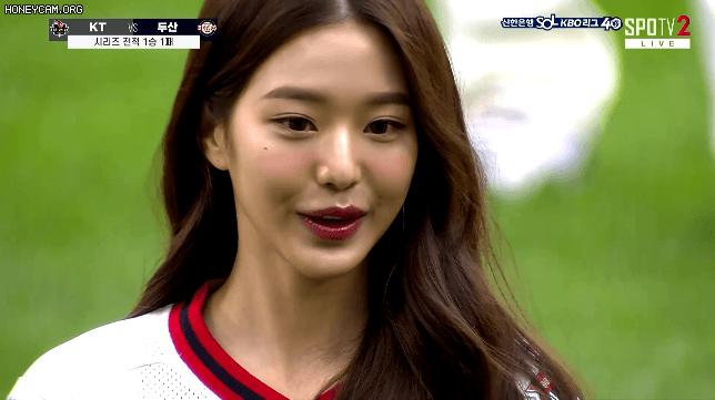 [아이브] 프로야구 개막 특집 장원영 시구1_4.png.jpg