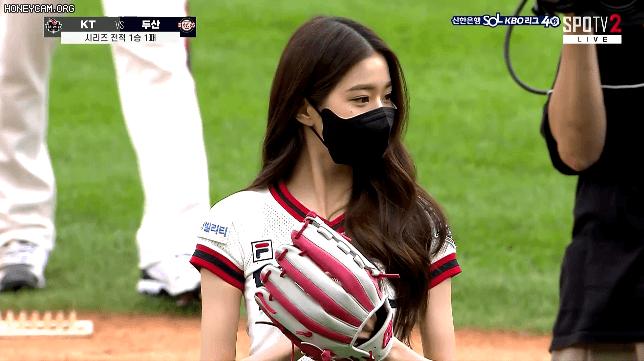 [아이브] 프로야구 개막 특집 장원영 시구1_2.png.jpg