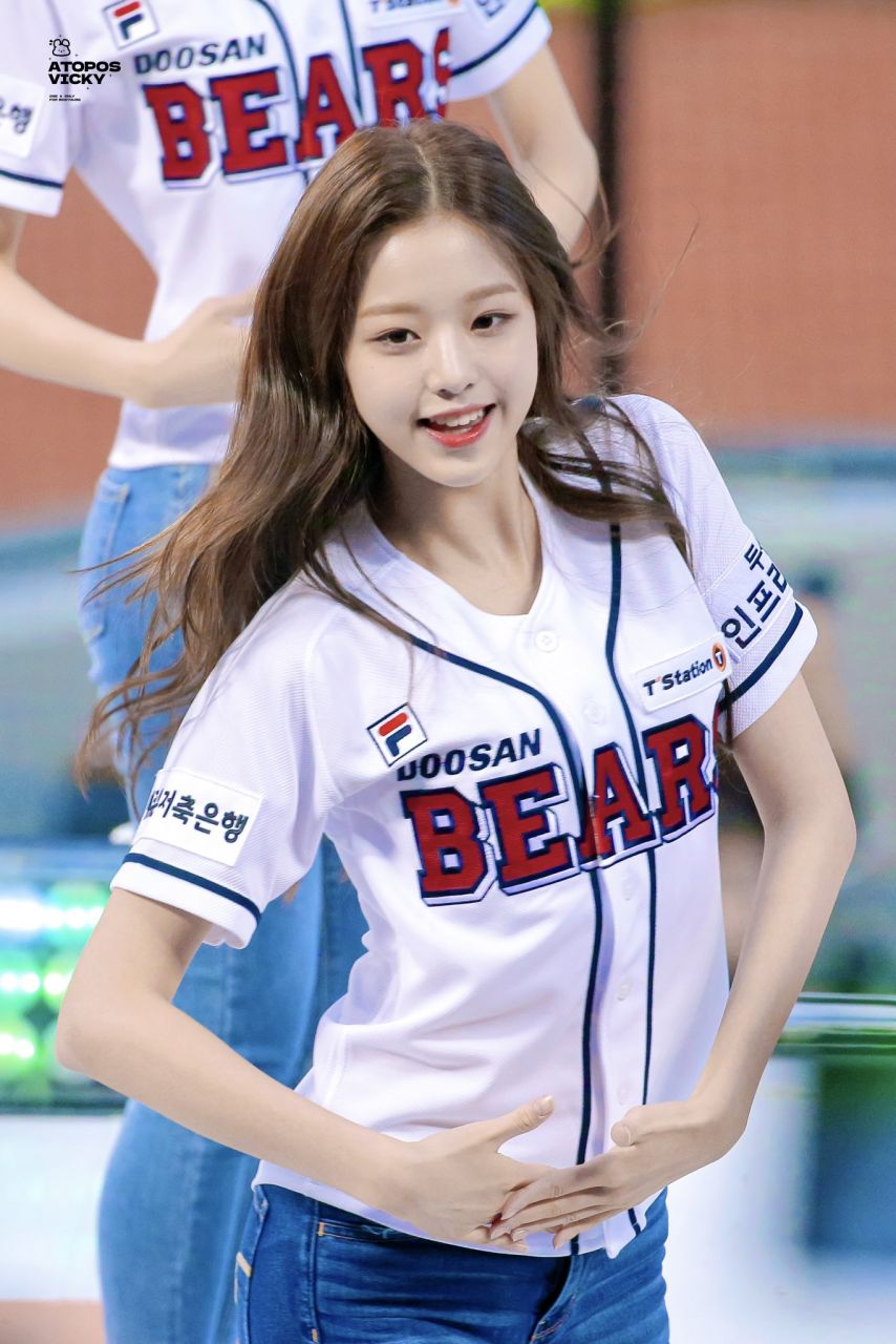 [아이브] 프로야구 개막 특집 장원영 시구1_11.jpg