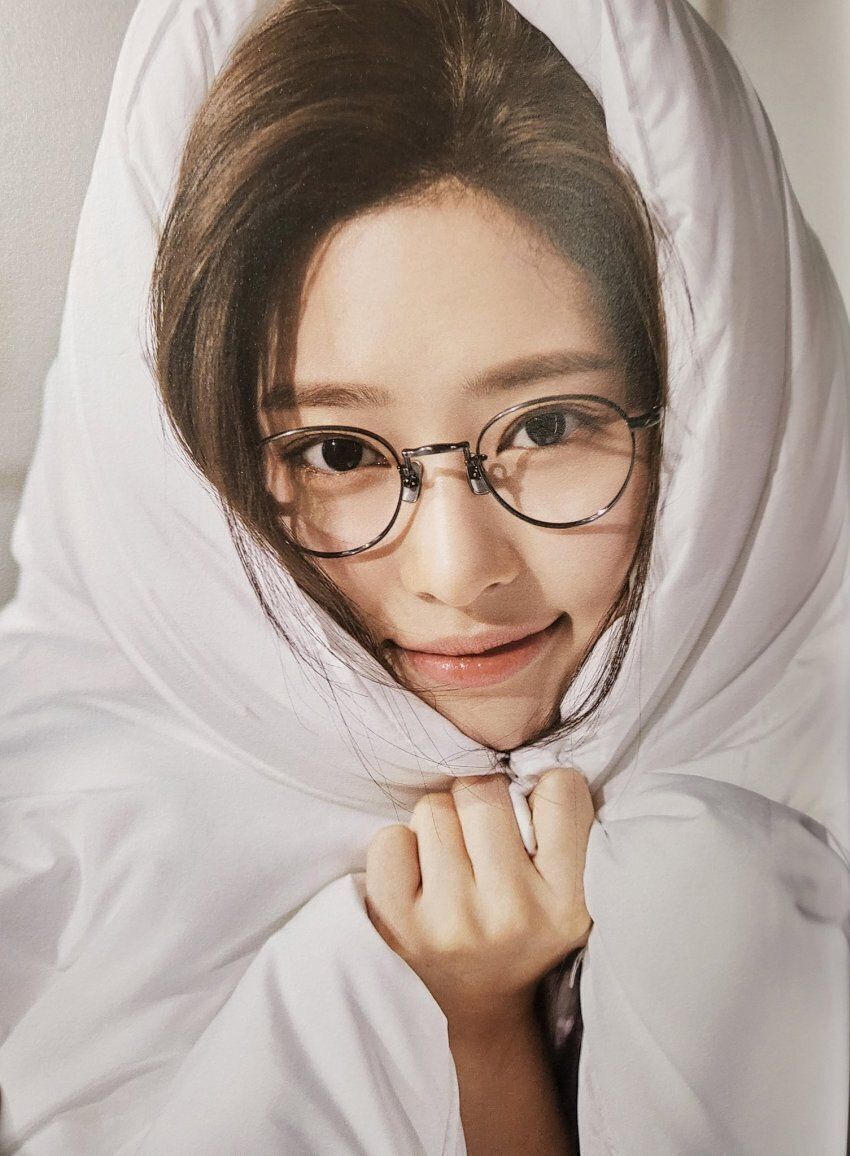 와이셔츠만 걸친 여친 느낌 김민주1_5.jpg