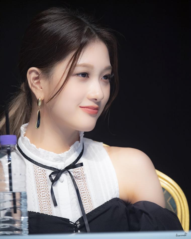 프로미스나인 이서연1_2.jpg