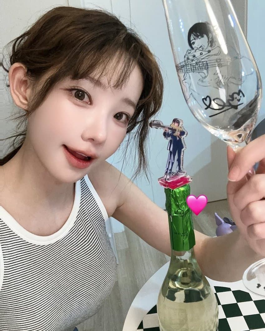 QWER 마젠타1_1.jpg