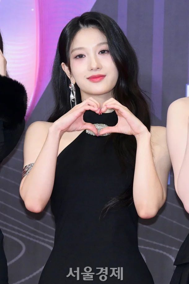 프로미스나인 이서연1_2.jpg