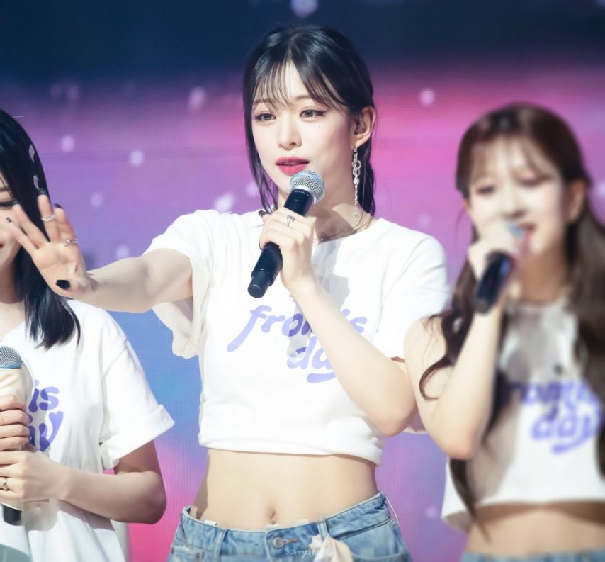 프로미스나인 이채영1_4.jpg