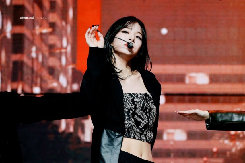 프로미스나인 이채영1_3.jpg