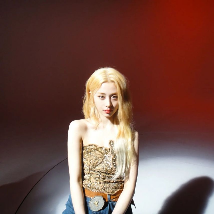 르세라핌 사쿠라,허윤진,카즈하1_25.webp.jpg