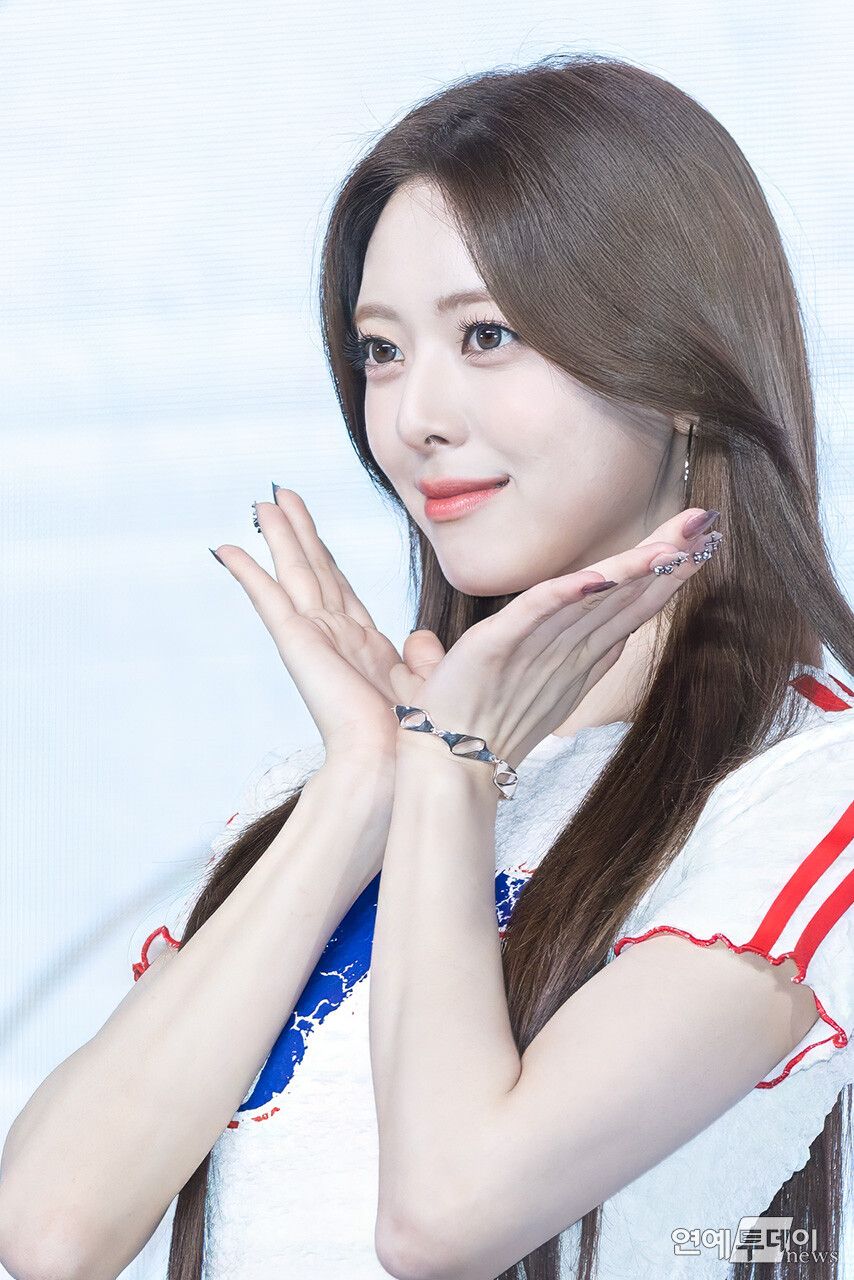 ITZY-유나1_4.jpg