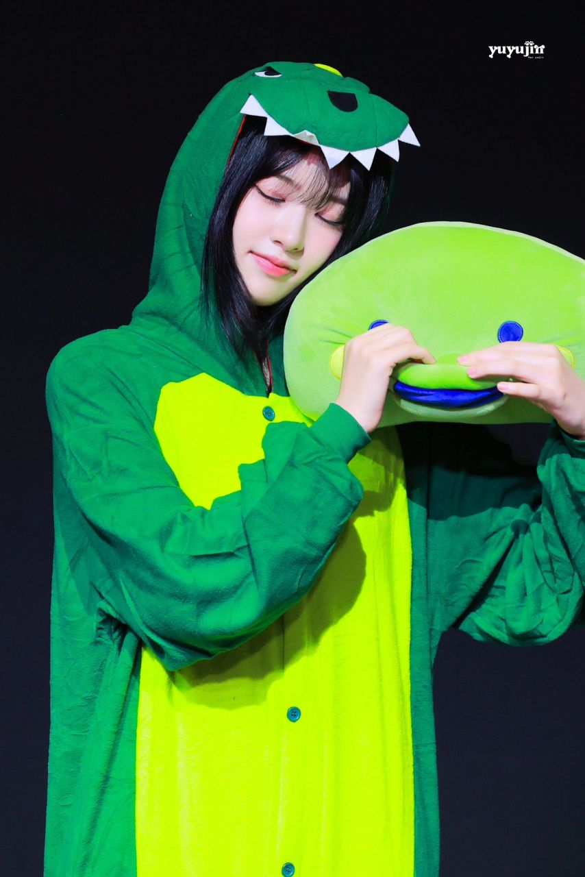 어제 아이브 안유진1_6.jpg
