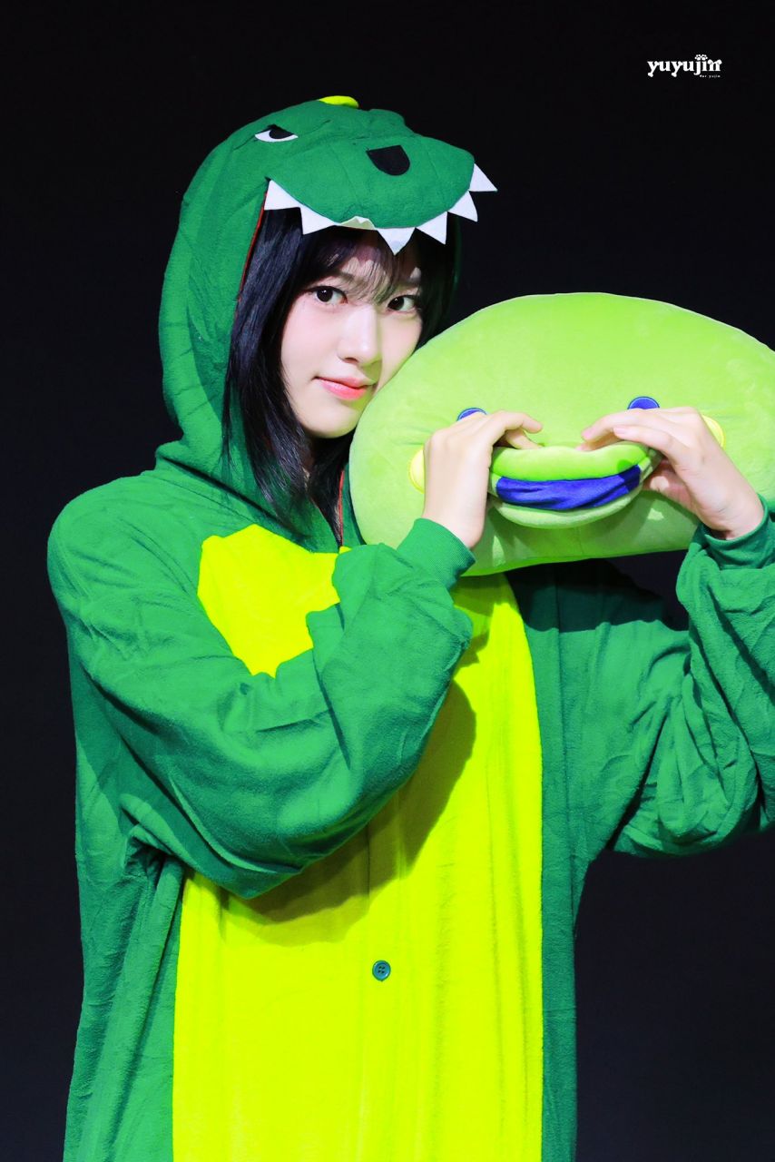 어제 아이브 안유진1_5.jpg