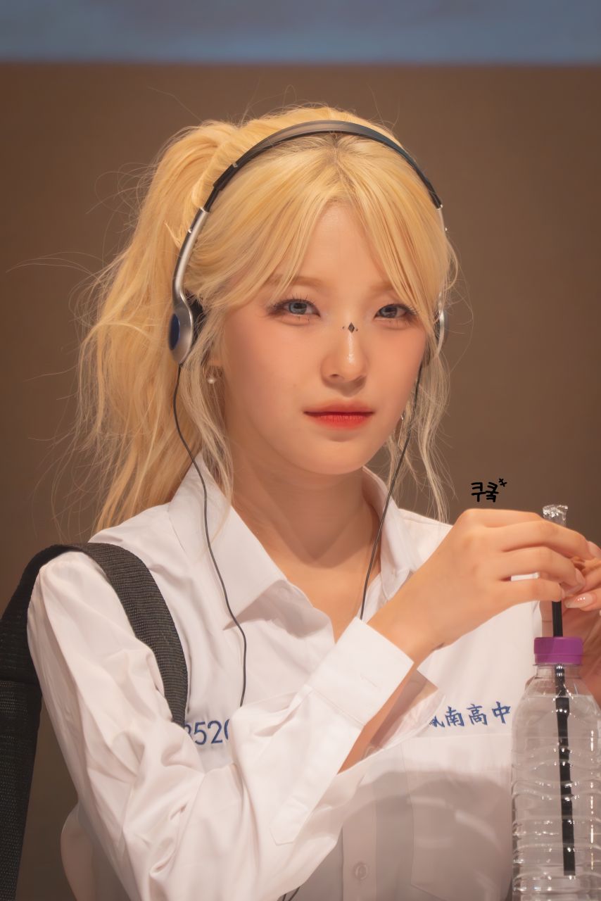 프로미스나인 백지헌1_2.jpg