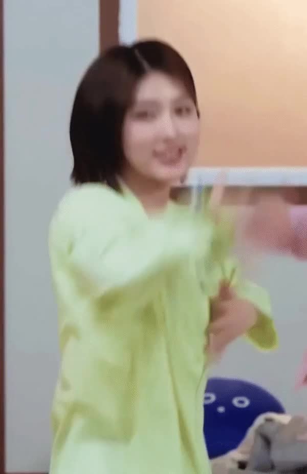 55cc7bce186542e14e1c10eab2593bb7_1681703646_0292.gif