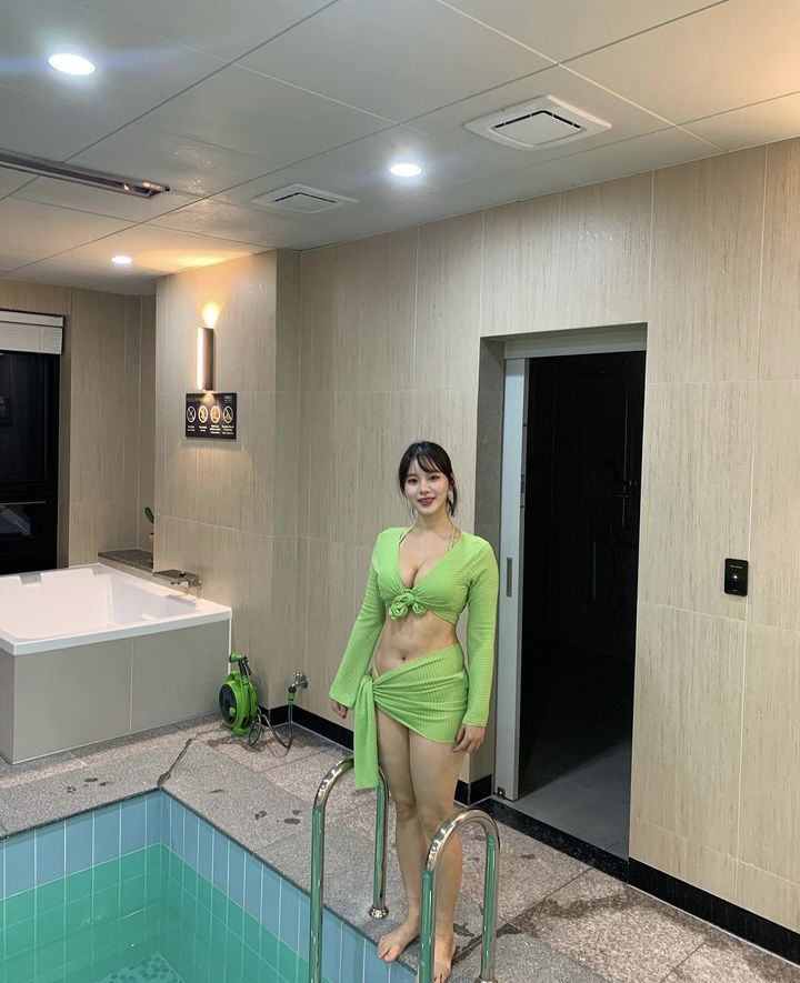 맹승지 글래머 상체+탄탄 애플힙1_4.jpg