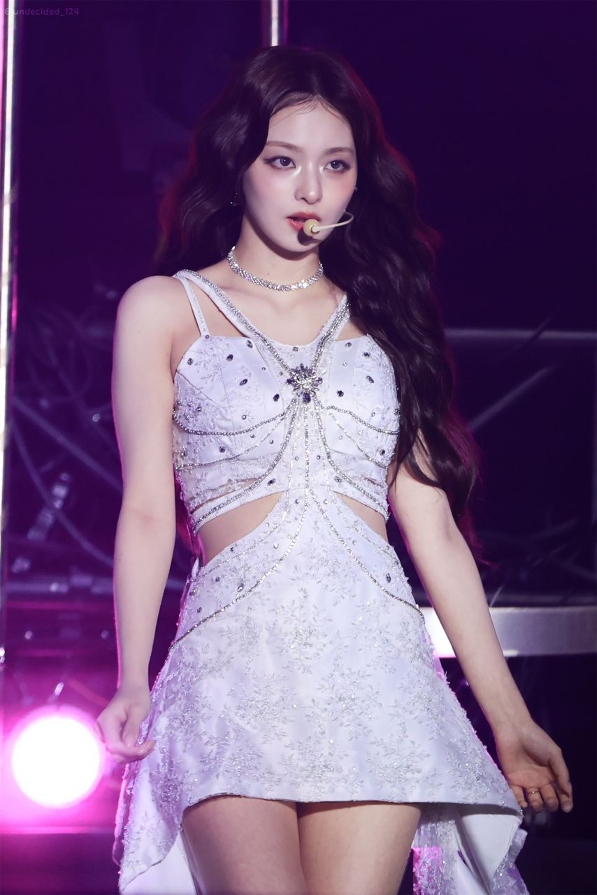 프로미스나인 이나경1_1.jpg