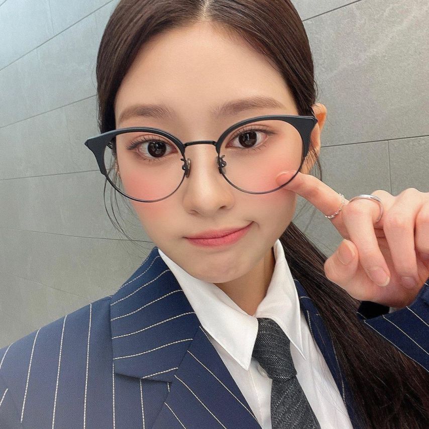 [아이즈원] 김민주2_17.jpg