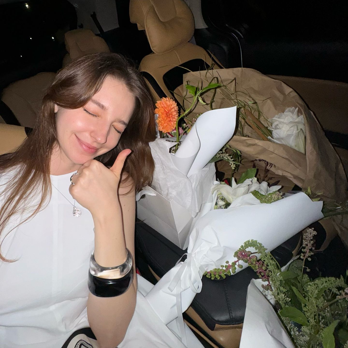 요가하는 안젤리나 다닐로바.gif2_22.jpg