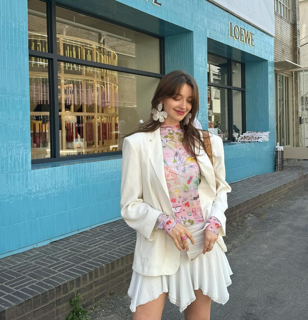 요가하는 안젤리나 다닐로바.gif2_15.jpg