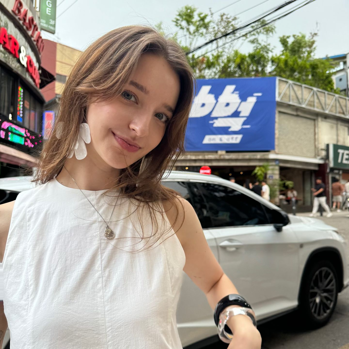 요가하는 안젤리나 다닐로바.gif2_20.jpg