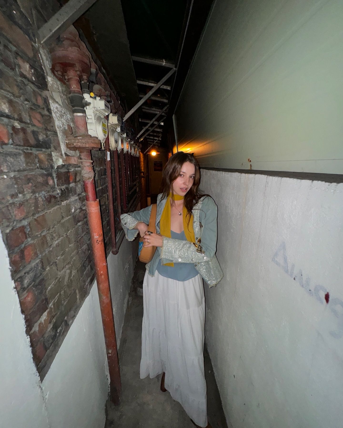 요가하는 안젤리나 다닐로바.gif2_10.jpg