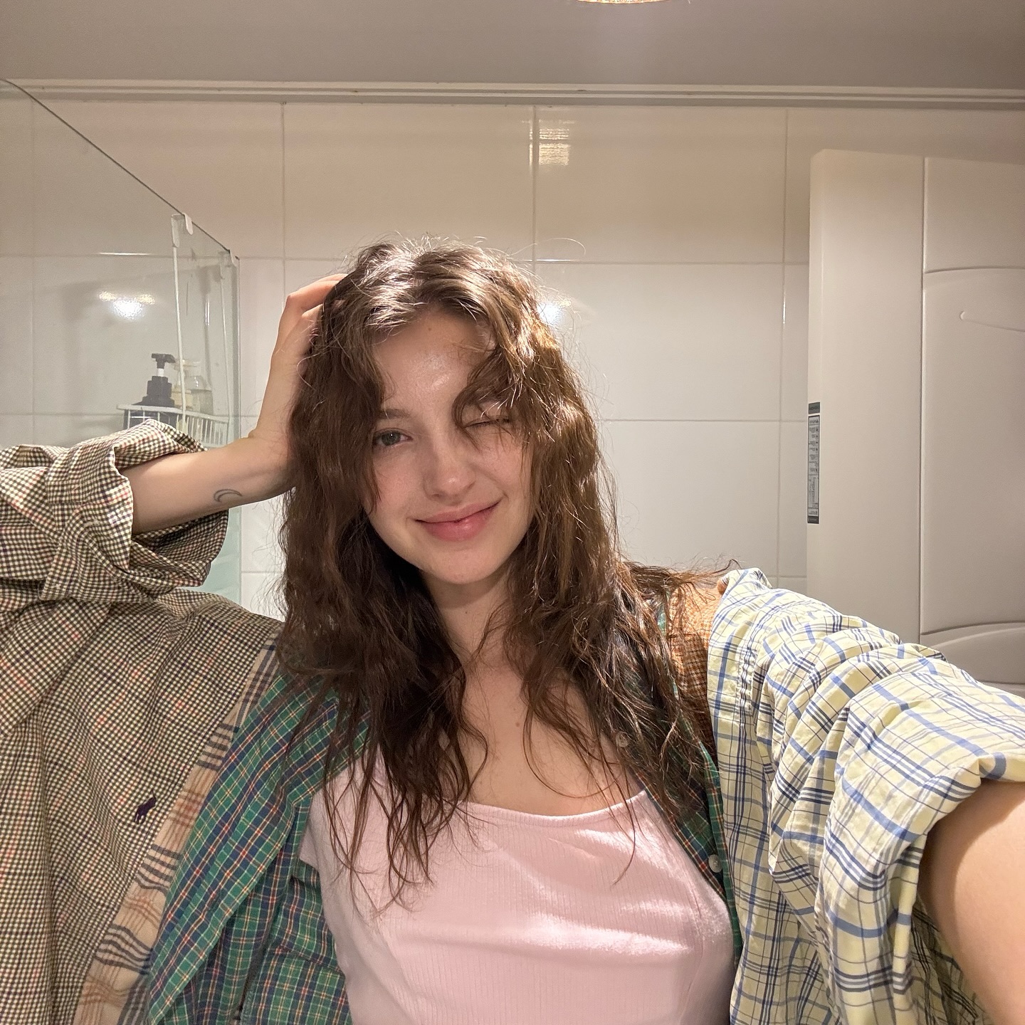 요가하는 안젤리나 다닐로바.gif2_9.jpg