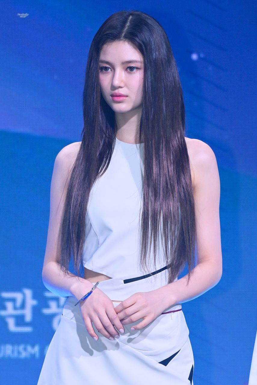 1851568542_hSAyUiR1_ncjDGbzLBTFJ09I8.jpg