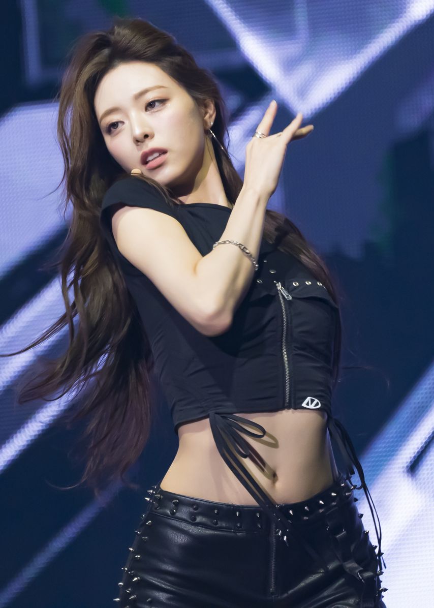 유나 (ITZY)1_1.jpg