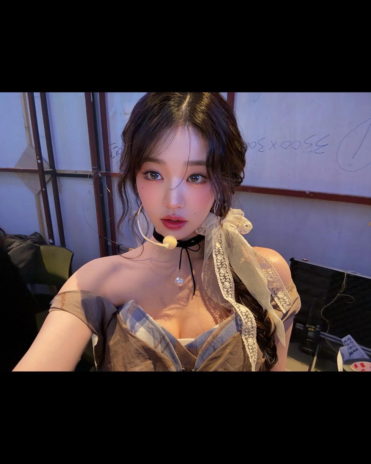 잔망스러운 표정으로 챌린지 찍는 아이브 장원영 과감한 윗슴골19.webp.jpg
