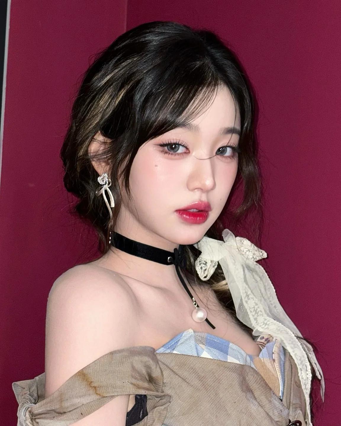 잔망스러운 표정으로 챌린지 찍는 아이브 장원영 과감한 윗슴골10.webp.jpg