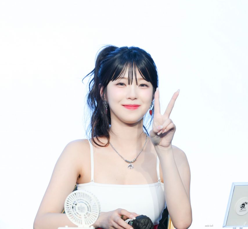 프로미스나인 백지헌1_2.jpg