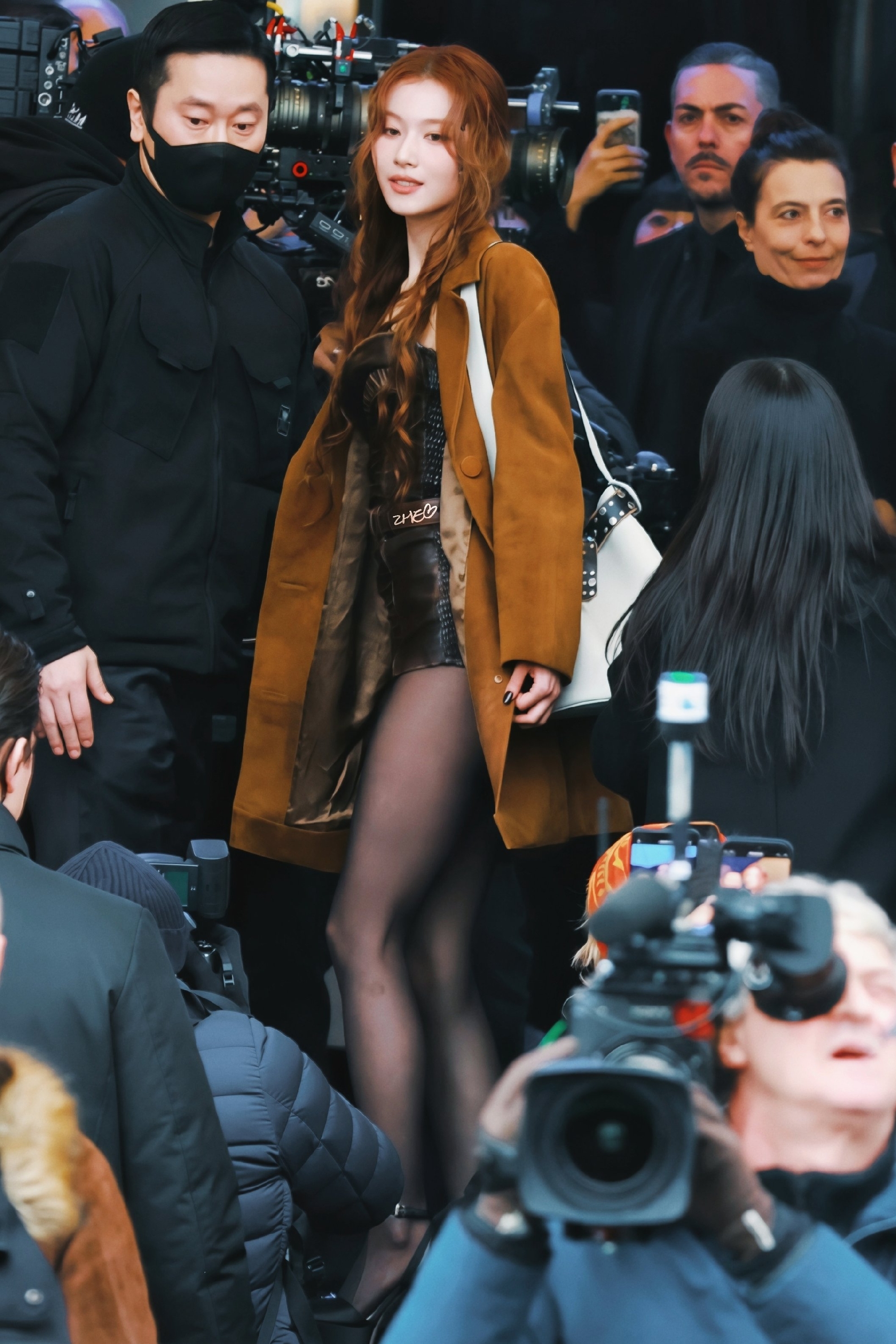 사나 프라다 행사 가죽 란제리룩 검스 야벅지 - 게티이미지 고화질5.jpg