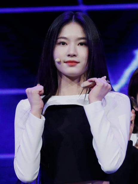 스테이씨 아이사_4.jpg